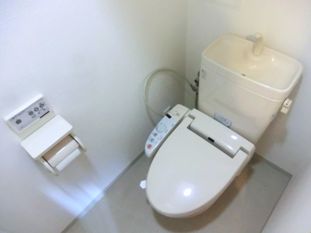 トイレ　★トイレ画像・温水洗浄便座付き★