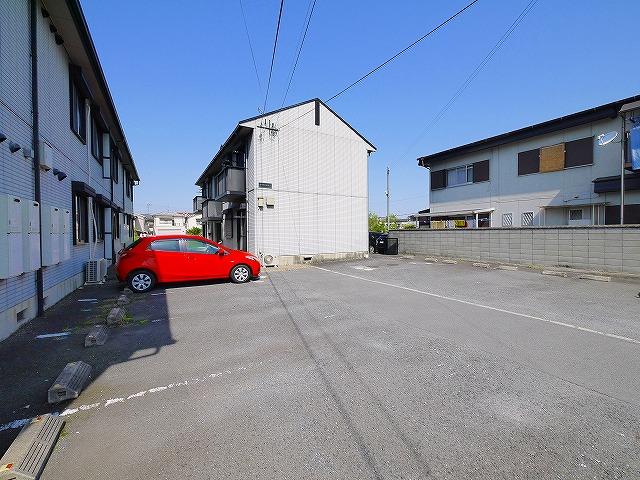 駐車場　駐車場に車を止められます