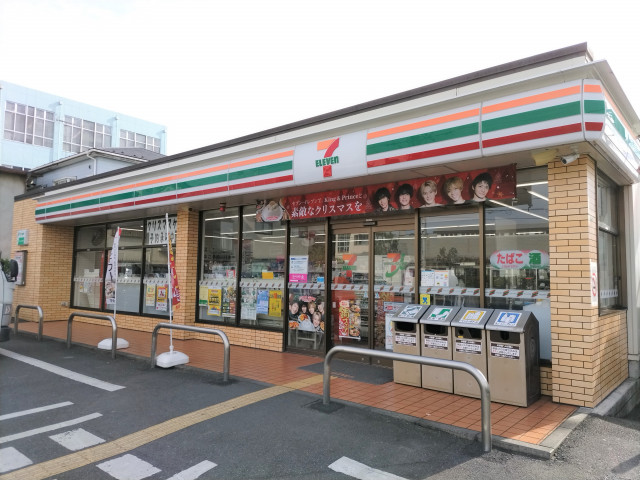 コンビニ　セブンイレブン川口青木中学校前店（コンビニ）まで350m