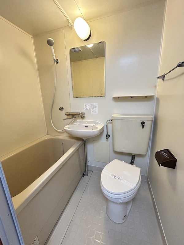 バス・シャワールーム　※写真は別部屋のものです。（参考）