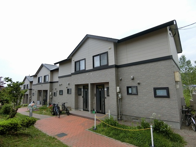 建物外観　奥の右側の棟