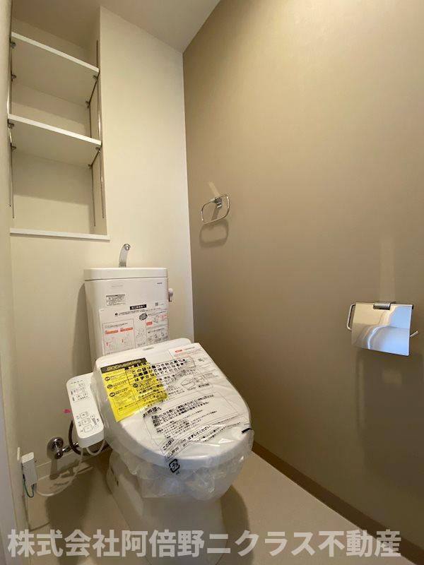 トイレ　内装は別部屋の参考写真です。
