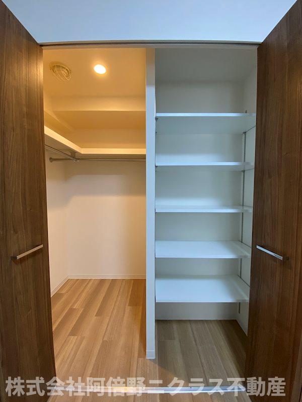 収納　内装は別部屋の参考写真です。