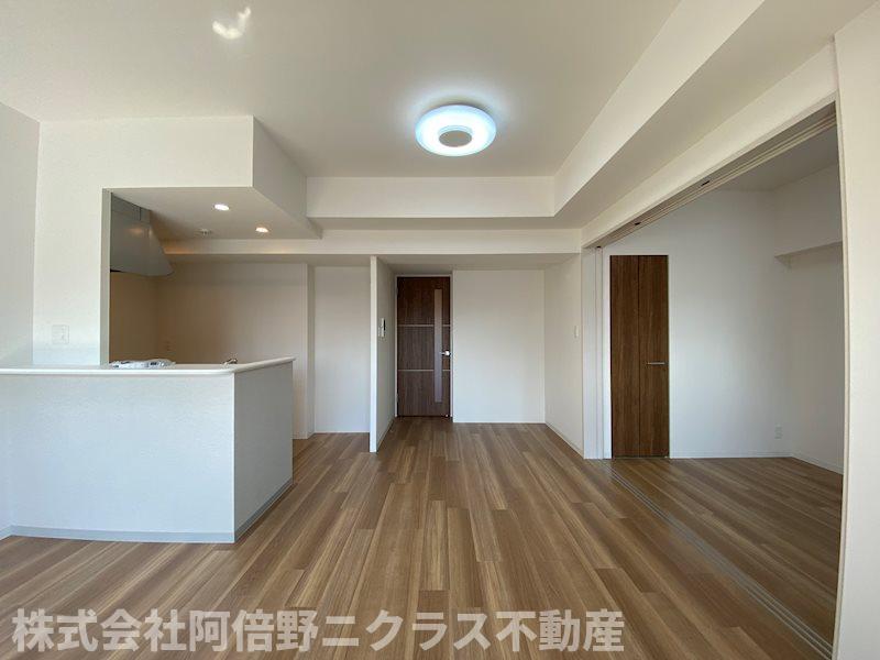 居室・リビング　内装は別部屋の参考写真です。