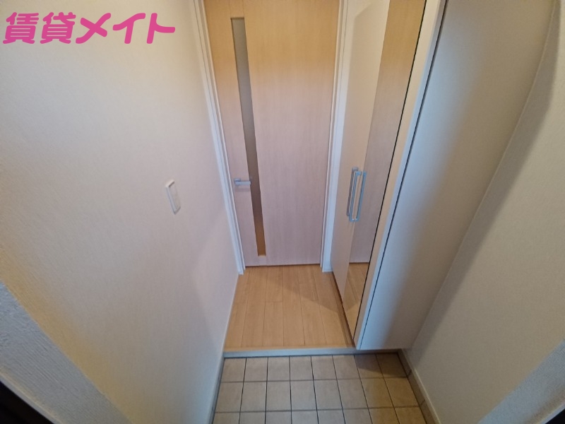 玄関　同型反転画像参考