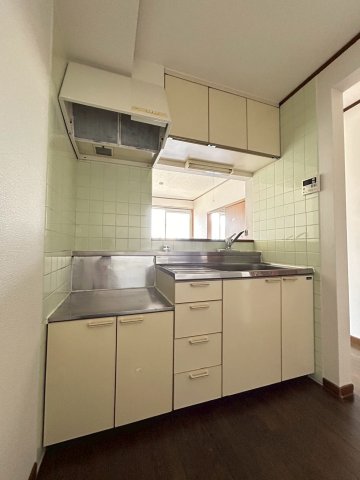 キッチン　同物件、別号室の写真です。
