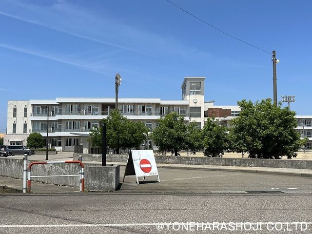 小学校　南砺市立福野小学校（小学校）まで1074m