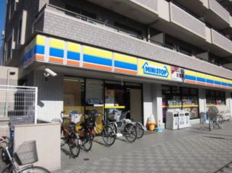 コンビニ　ミニストップ荒川2丁目店（コンビニ）まで385m