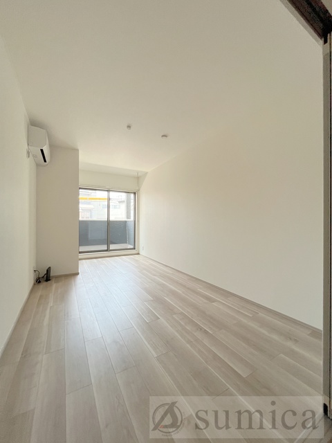 バルコニー　ワンちゃん猫ちゃんも嬉しい明るいお部屋です