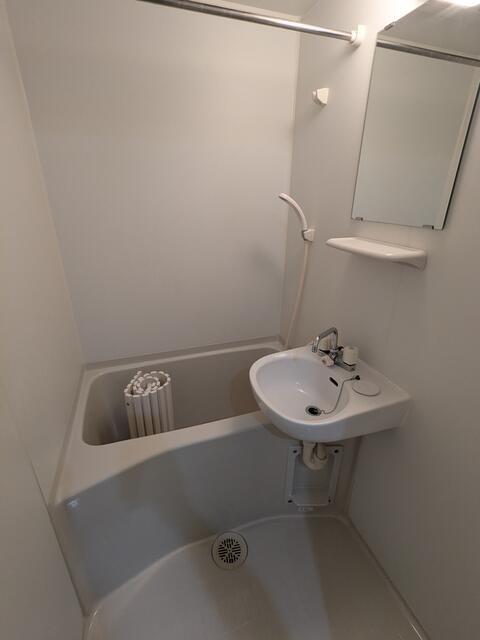 バス・シャワールーム　※別部屋参考写真
