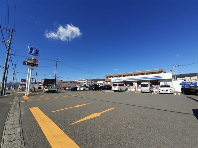 コンビニ　ローソン 高知北久保店（コンビニ）まで230m