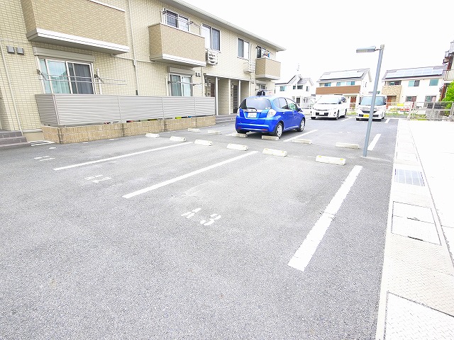 駐車場　駐車場に車を止められます