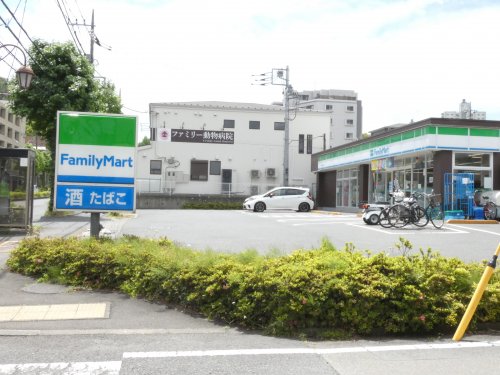 コンビニ　ファミリーマート 秀栄多摩落合店（コンビニ）まで345m