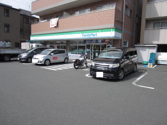 コンビニ　ファミリーマート（コンビニ）まで280m