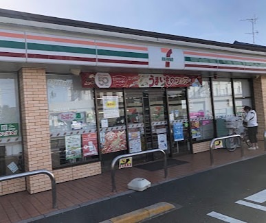コンビニ　セブンイレブン 西新井駅東店（コンビニ）まで284m
