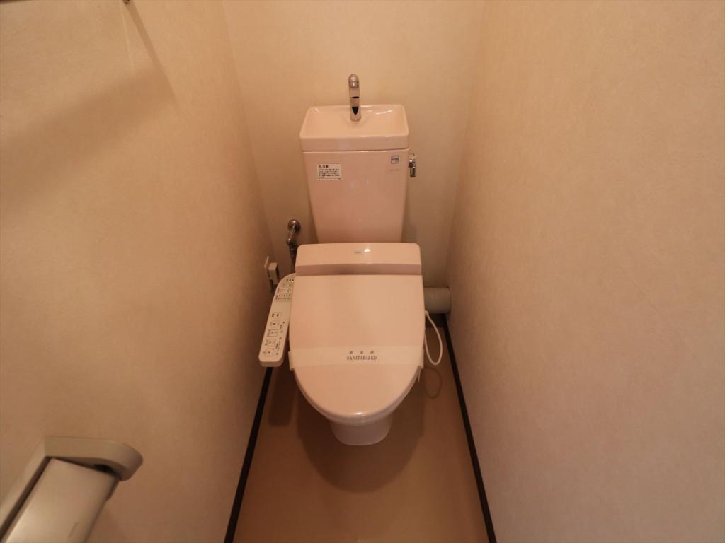 トイレ　ウォシュレット付き