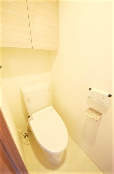 トイレ　同建物別部屋写真