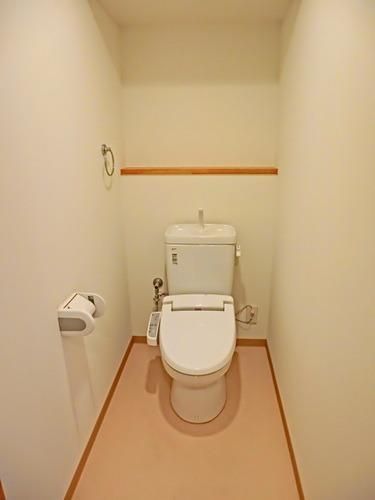 トイレ　ウォシュレット完備トイレ