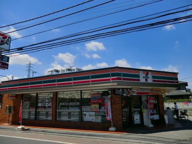 コンビニ　セブンイレブン（コンビニ）まで270m