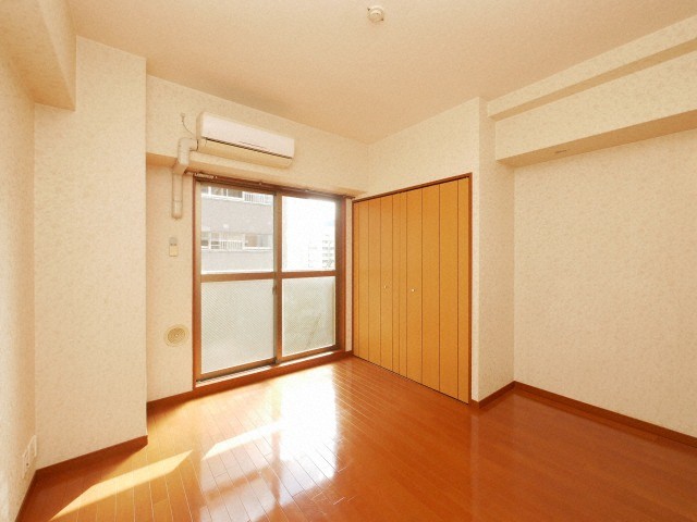 居室・リビング　広々とした洋室です