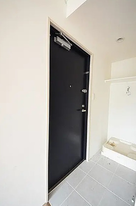 玄関　別部屋の画像を使用しております。