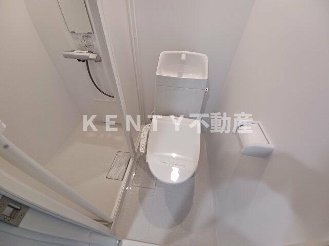 トイレ　落ち着いた色調のトイレです