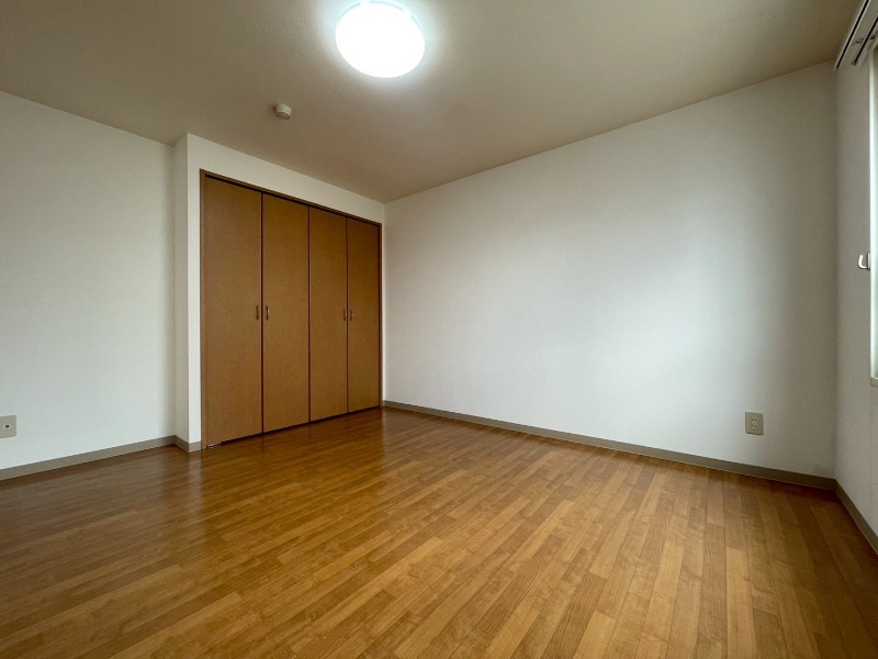 その他部屋・スペース　こちらのお部屋は光が差し込む、温かみのあるお部屋です。