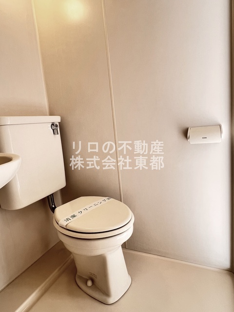 トイレ　白基調で清潔感のあるトイレです♪