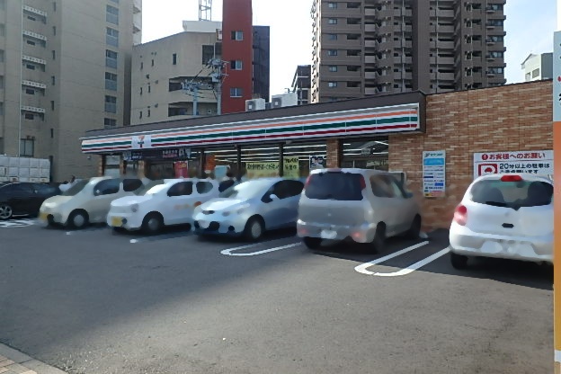 コンビニ　セブンイレブン小倉三萩野2丁目店（コンビニ）まで370m