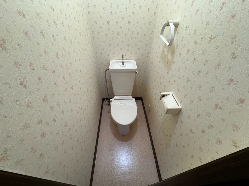 トイレ　こちらはトイレです。清潔感があり、安心して使用できます。