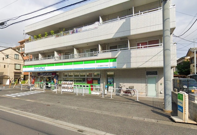 コンビニ　ファミリーマート市川湊新田二丁目店（コンビニ）まで596m