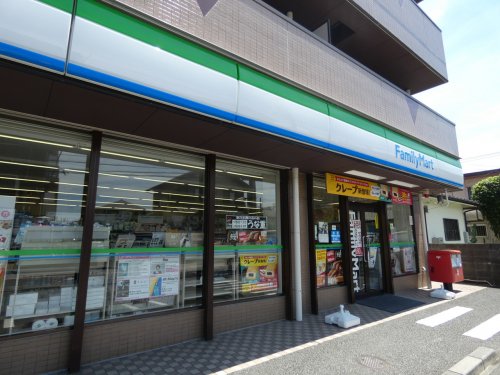 コンビニ　ファミリーマート（コンビニ）まで683m