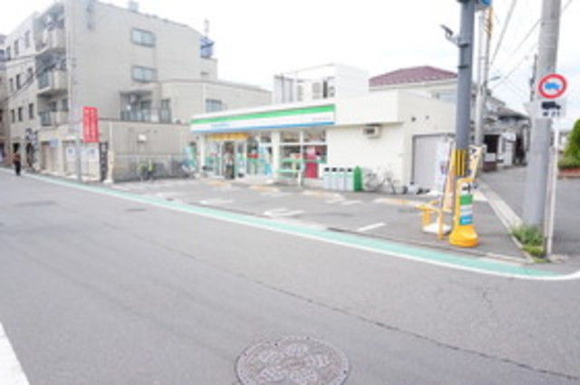 コンビニ　ファミリーマート練馬大泉小学校北店（コンビニ）まで248m