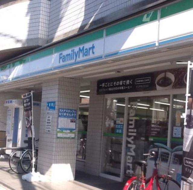 コンビニ　ファミリーマート登戸駅東店（コンビニ）まで490m
