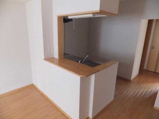 居室・リビング　☆　人気のカウンターキッチンのお部屋です　☆