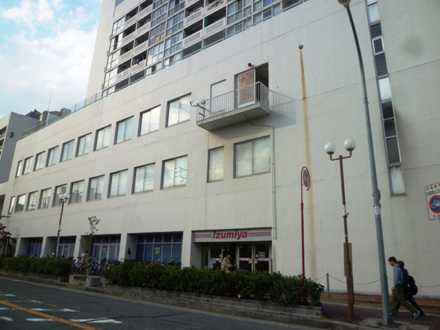スーパー　イズミヤ（株）／門真店（スーパー）まで365m