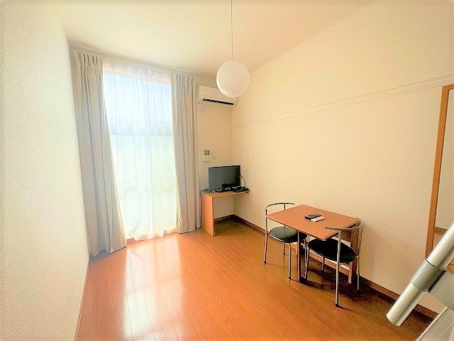 居室・リビング　「同タイプの部屋の写真です」「現況優先」