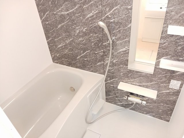 バス・シャワールーム　コンパクトで使いやすいお風呂です