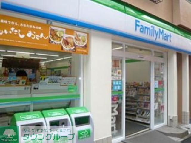 コンビニ　ファミリーマート高円寺パル商店街店（コンビニ）まで210m