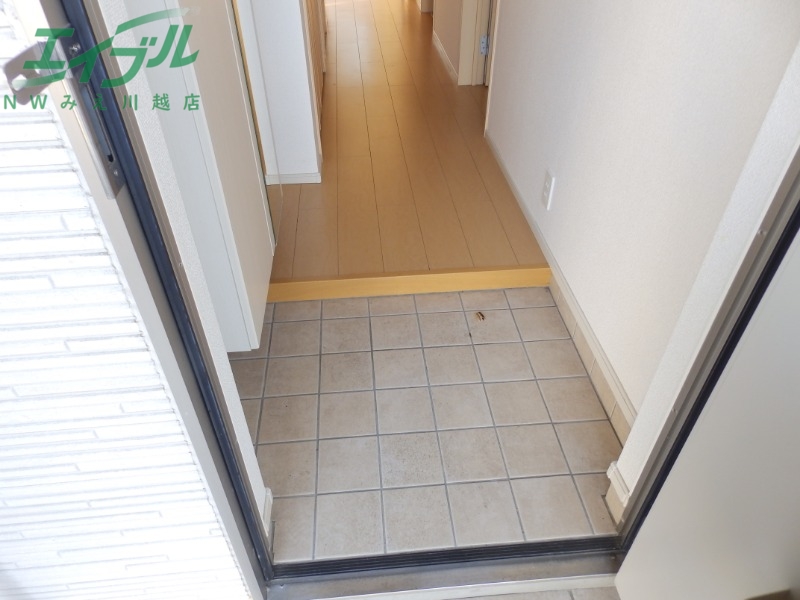 玄関　同型反転参考写真です