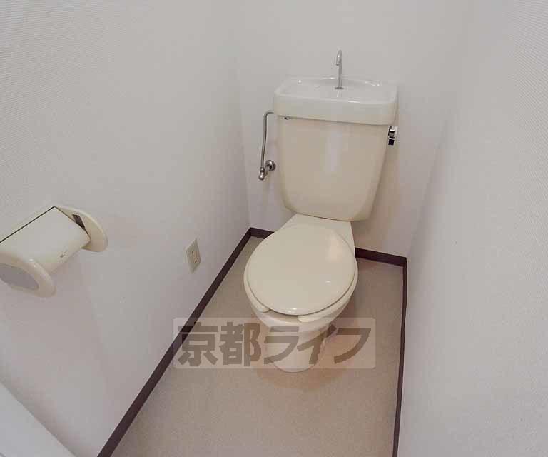トイレ　広めのトイレです。