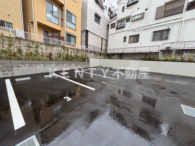 駐車場　車をお持ちの方に嬉しい駐車場付きの物件です