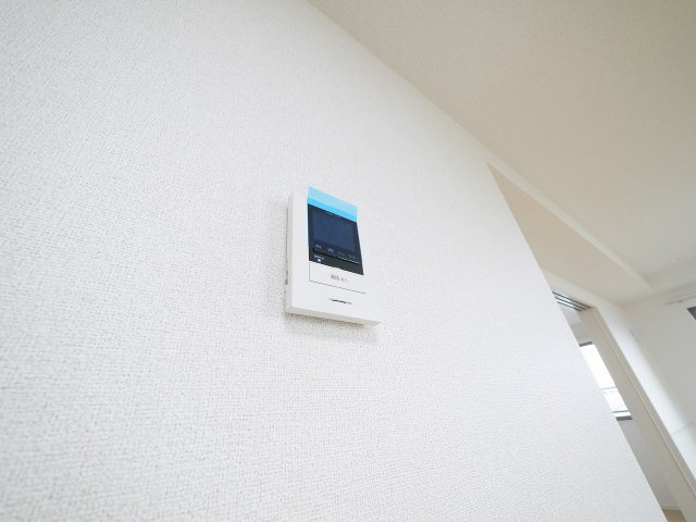 セキュリティ　お顔が見えるモニター付きインターホンで安心。