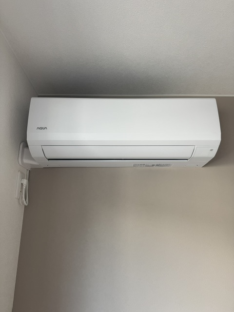 その他設備　エアコン付きで、季節を問わず快適に過ごせる室内。暑い夏も寒い