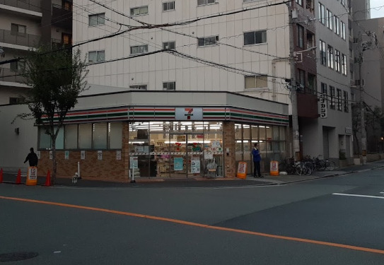コンビニ　セブンイレブン 大阪南堀江4丁目西店（コンビニ）まで156m