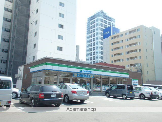 コンビニ　ファミリーマート（コンビニ）まで334m