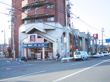 レンタルビデオ　ＴＳＵＴＡＹＡ高倉店（レンタルビデオ）まで2355m