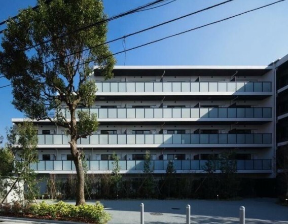 建物外観　鉄筋コンクリート造のがっちりとした建物。