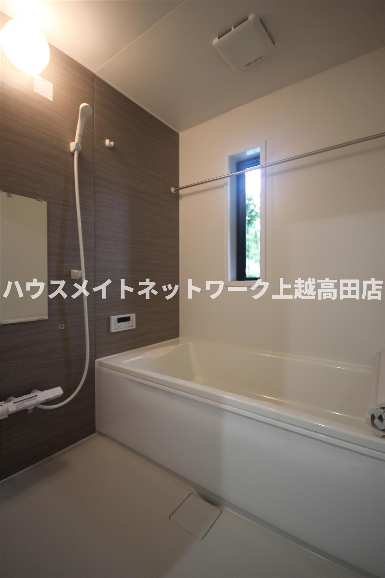 バス・シャワールーム　追焚機能付（参考同型タイプの室内写真）