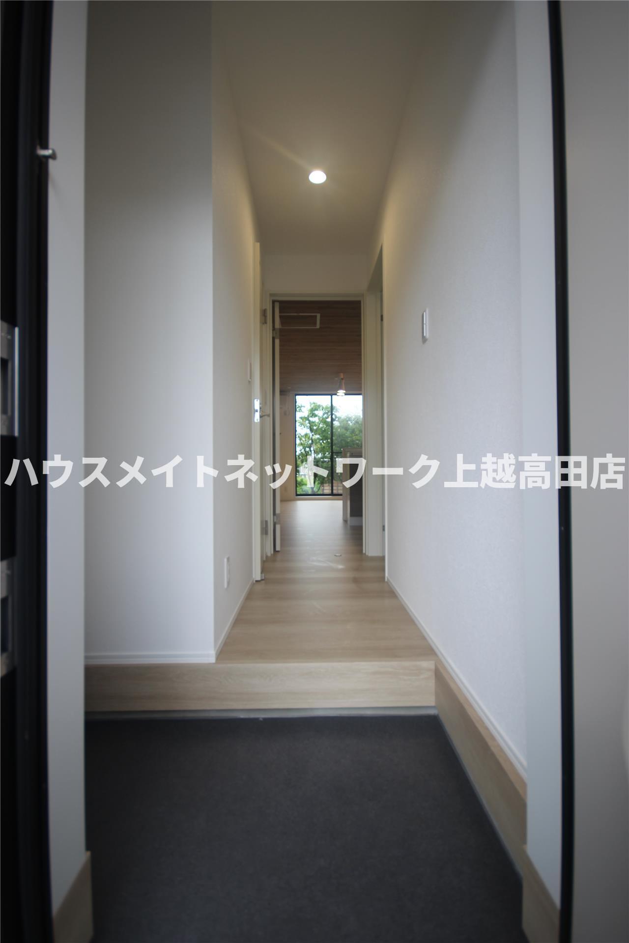 玄関　玄関（参考同型タイプの室内写真）